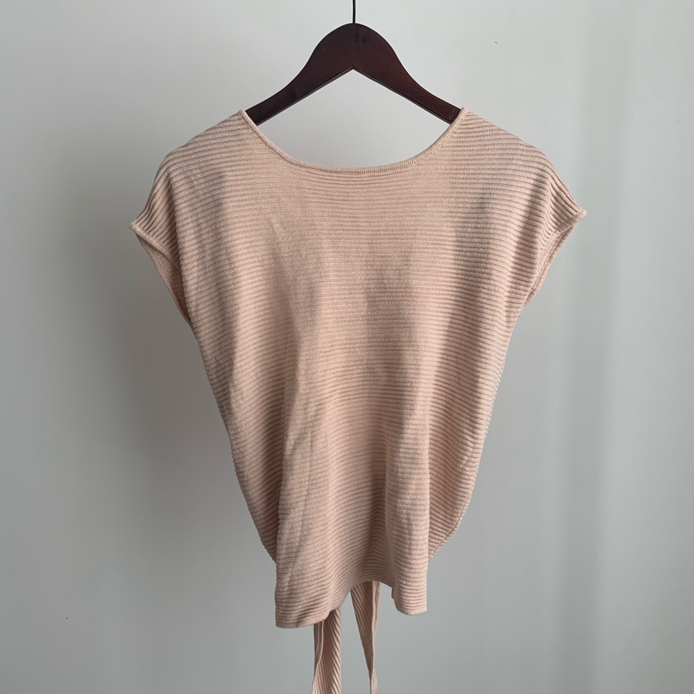 DYNAMITE Backless Top - Picture 2 of 8